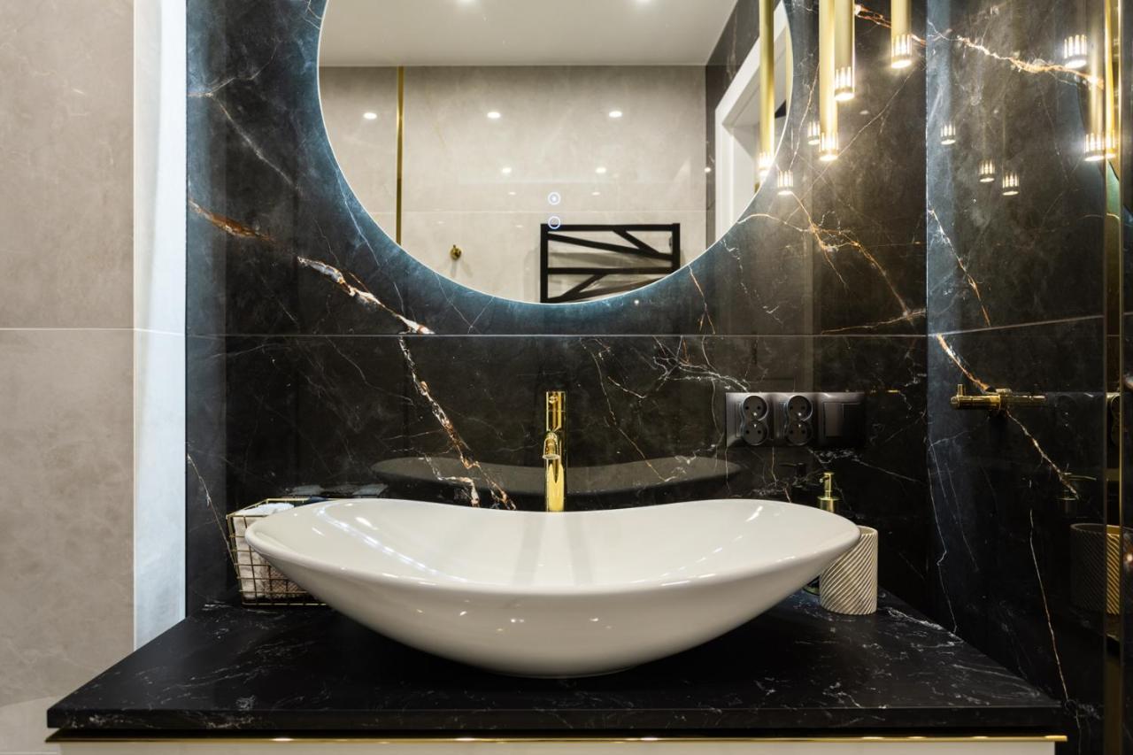 Golden Prince Apartment, So Close To Rynek! Free Parking Included. فروتسواف المظهر الخارجي الصورة